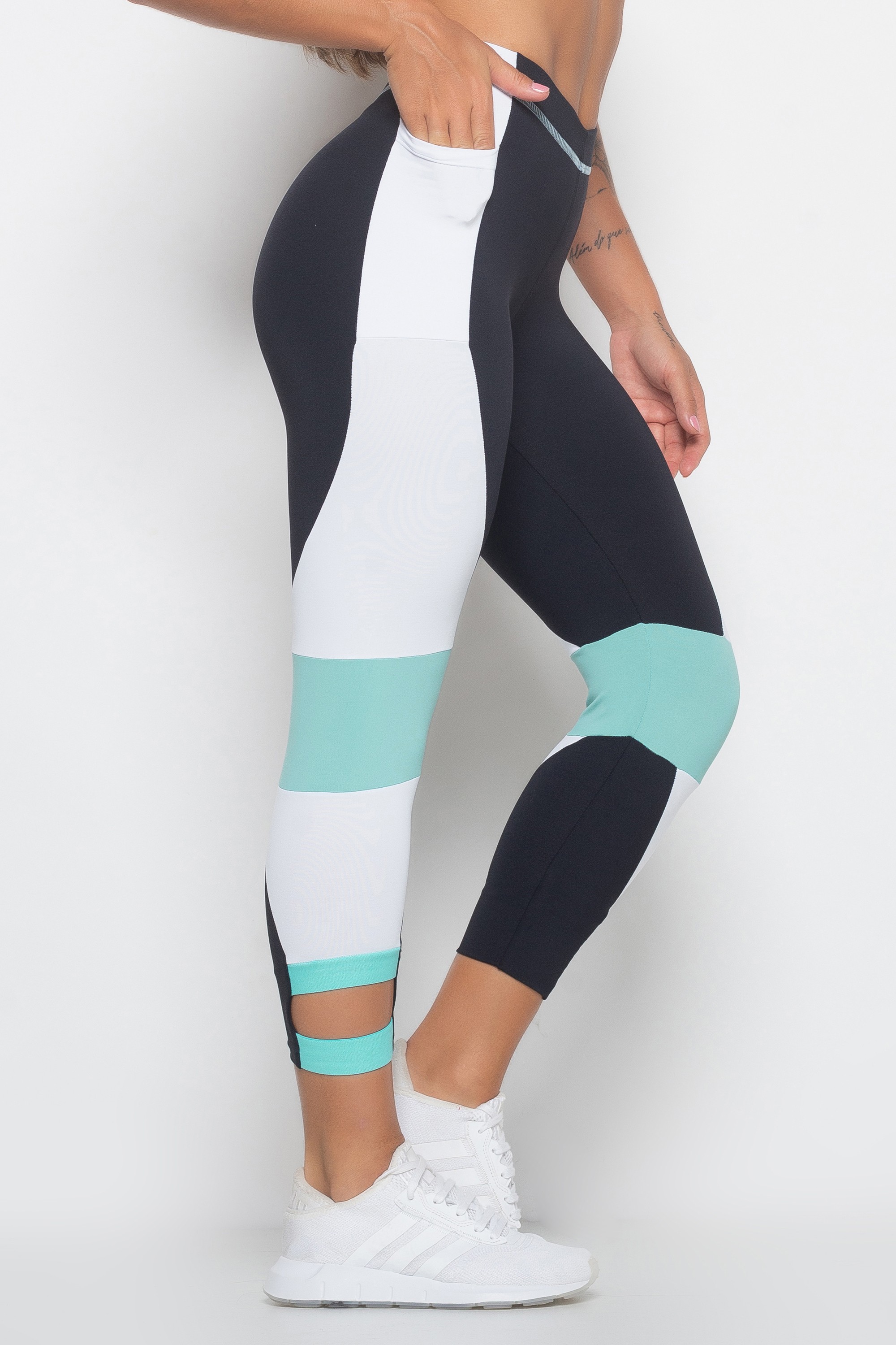 Calça Legging Feminina Preta Bold