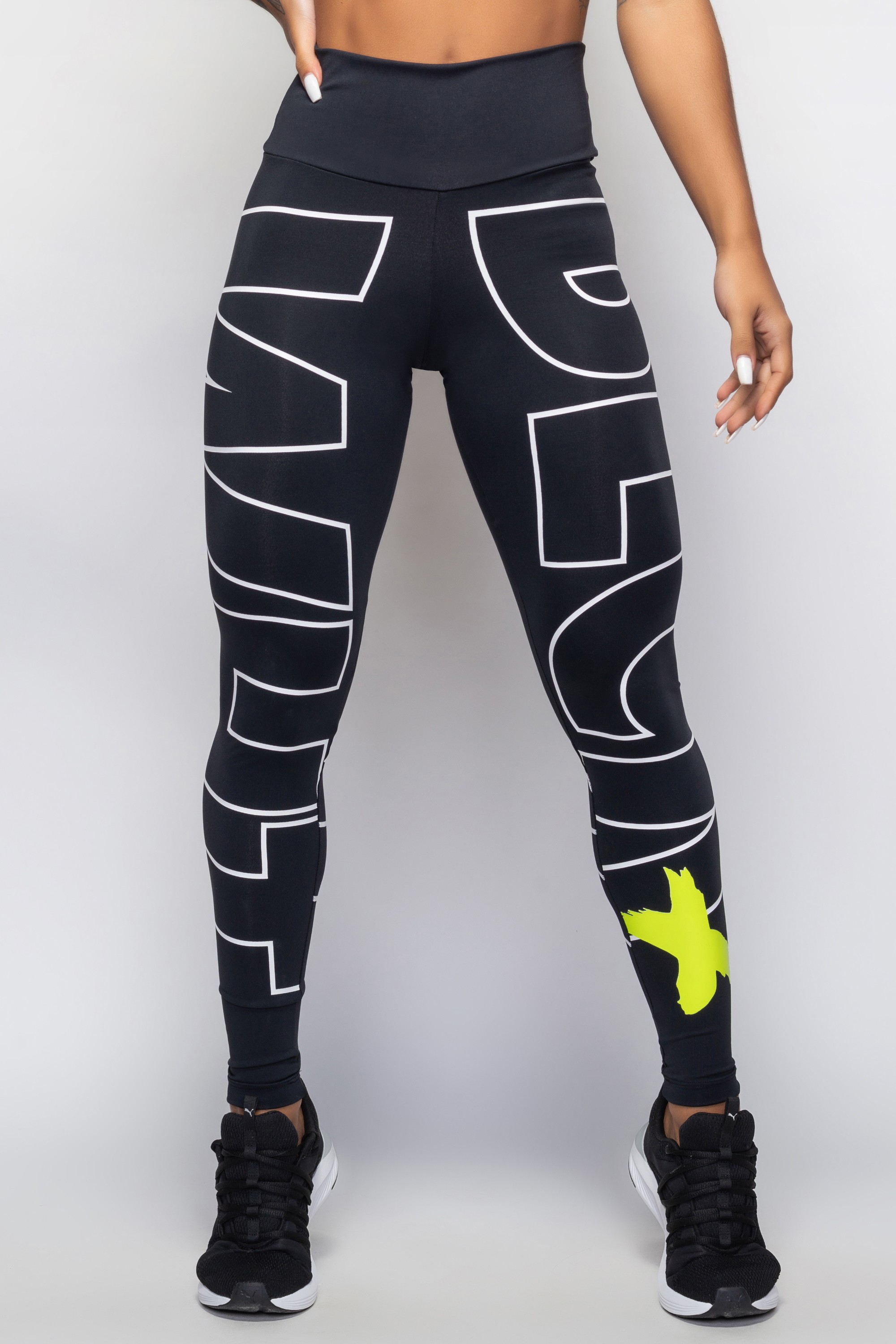 https://www.useange.com.br/app/assets/images/dinamica/produto/1475/cor_0/lg18245-calca-legging-black-white-120221-04aef3.jpg?1689599492