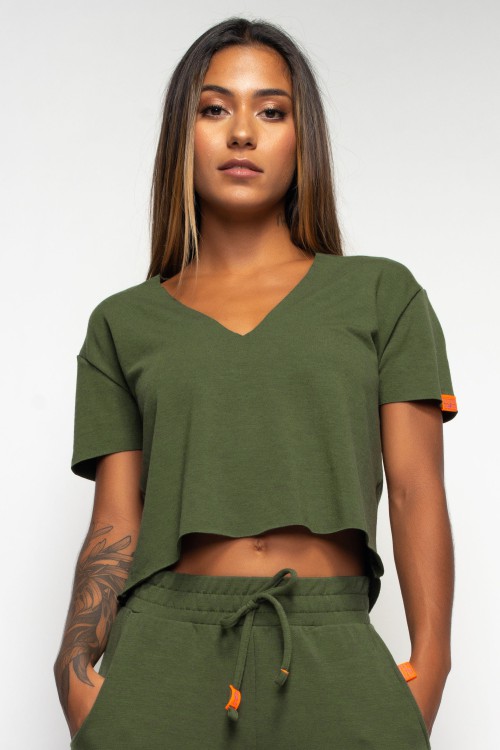 Blusa gola V Angê Athleisure verde militar