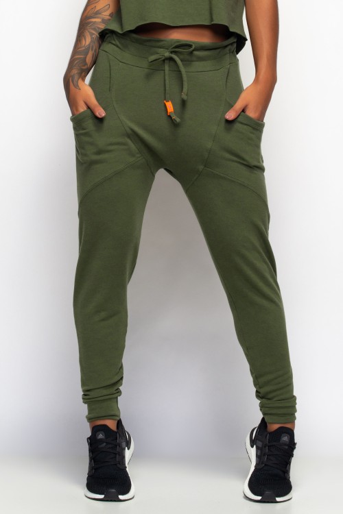 Calça Saruel com bolso Angê Athleisure verde militar
