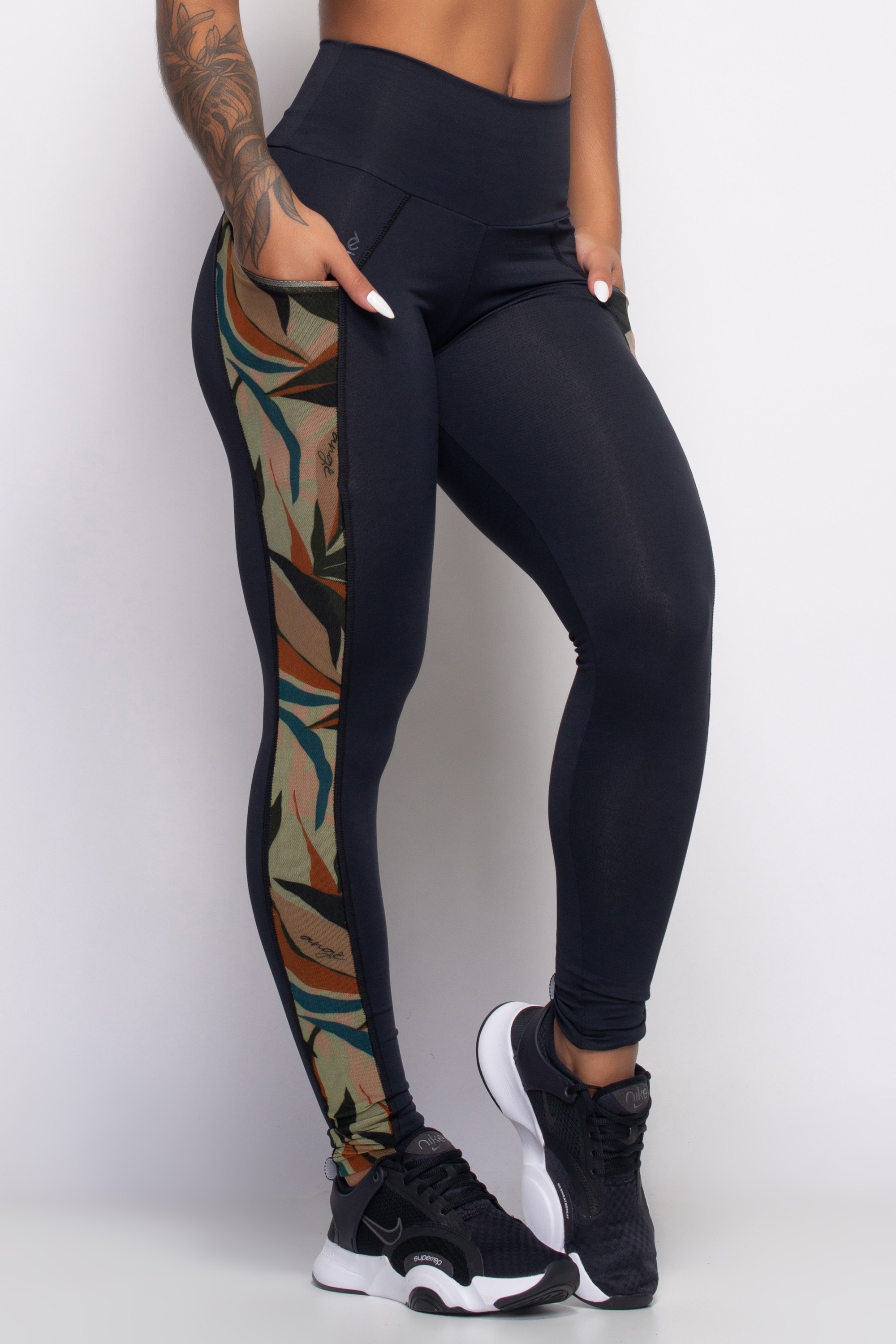 Calça Legging Preta com Bolso Serena