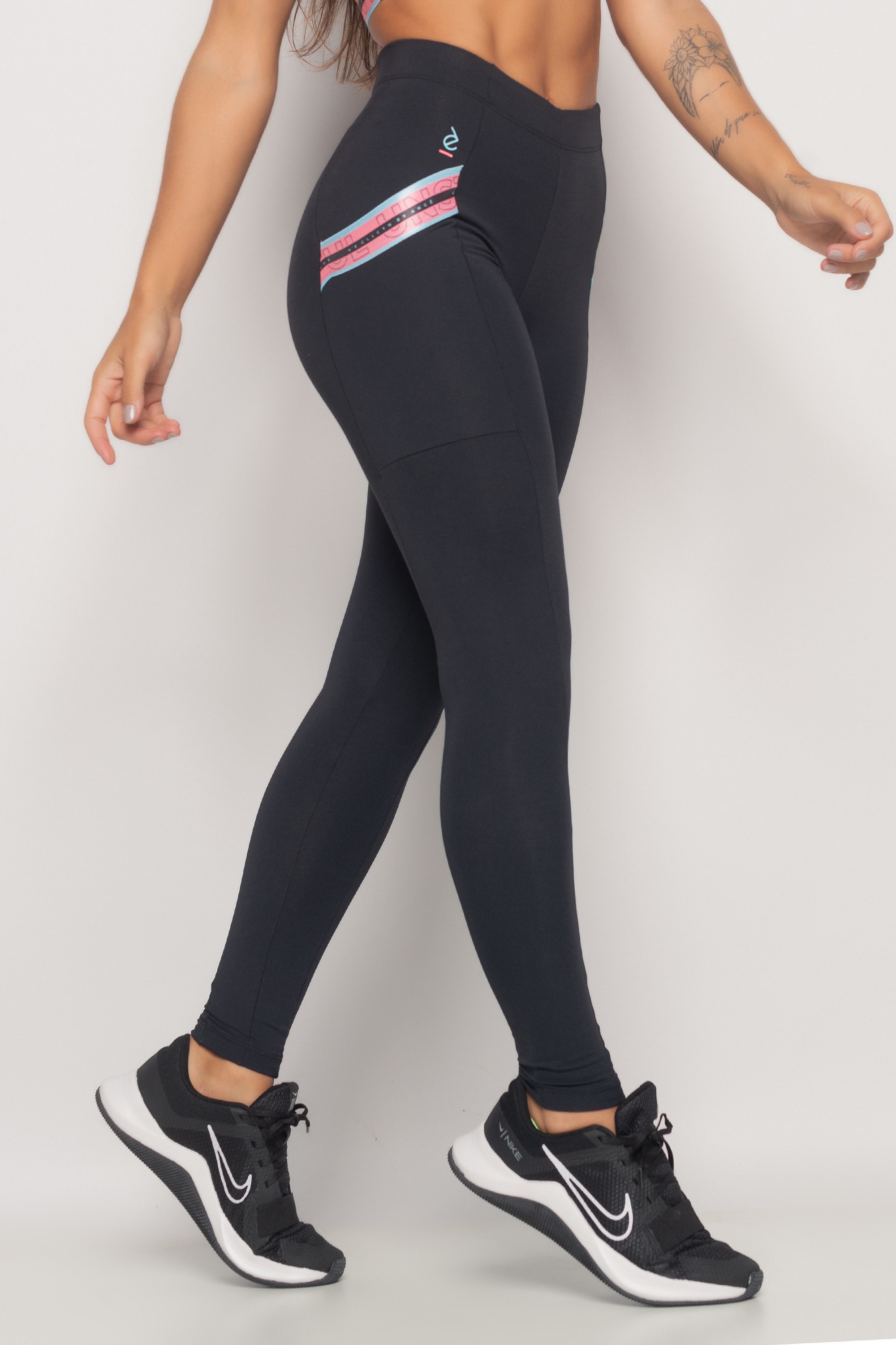 Legging Feminina com Bolsos Preta