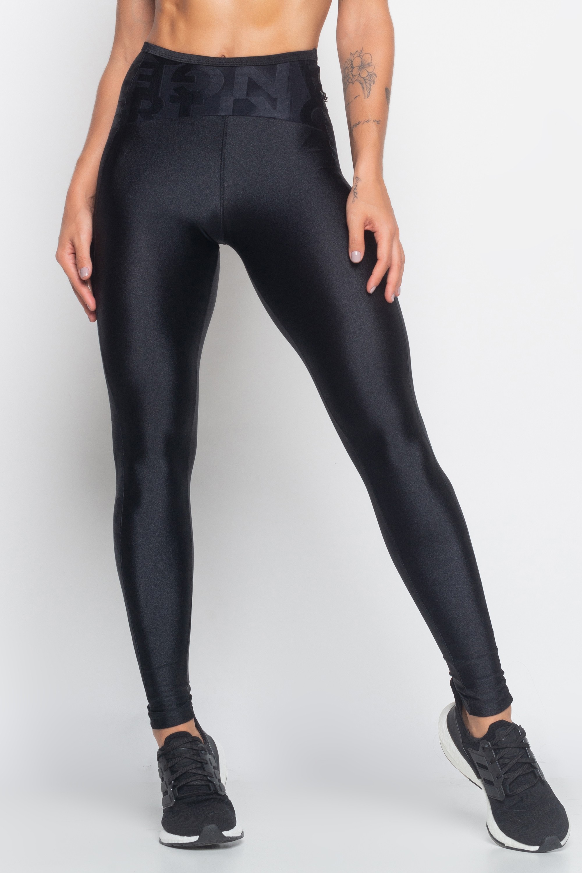 Calça Legging Preta com brilho e textura Flip