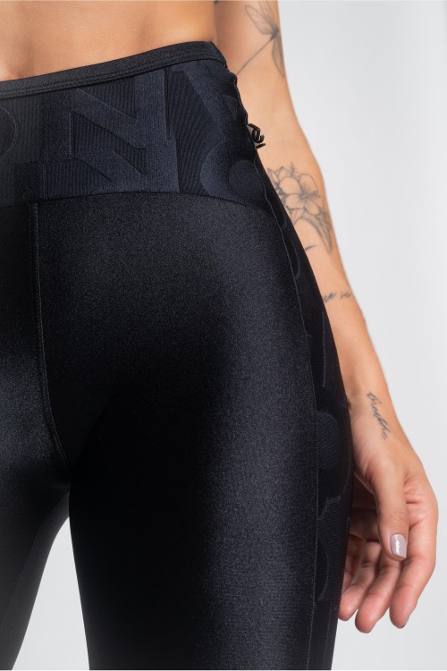 Calça Legging Preta com brilho e textura Flip