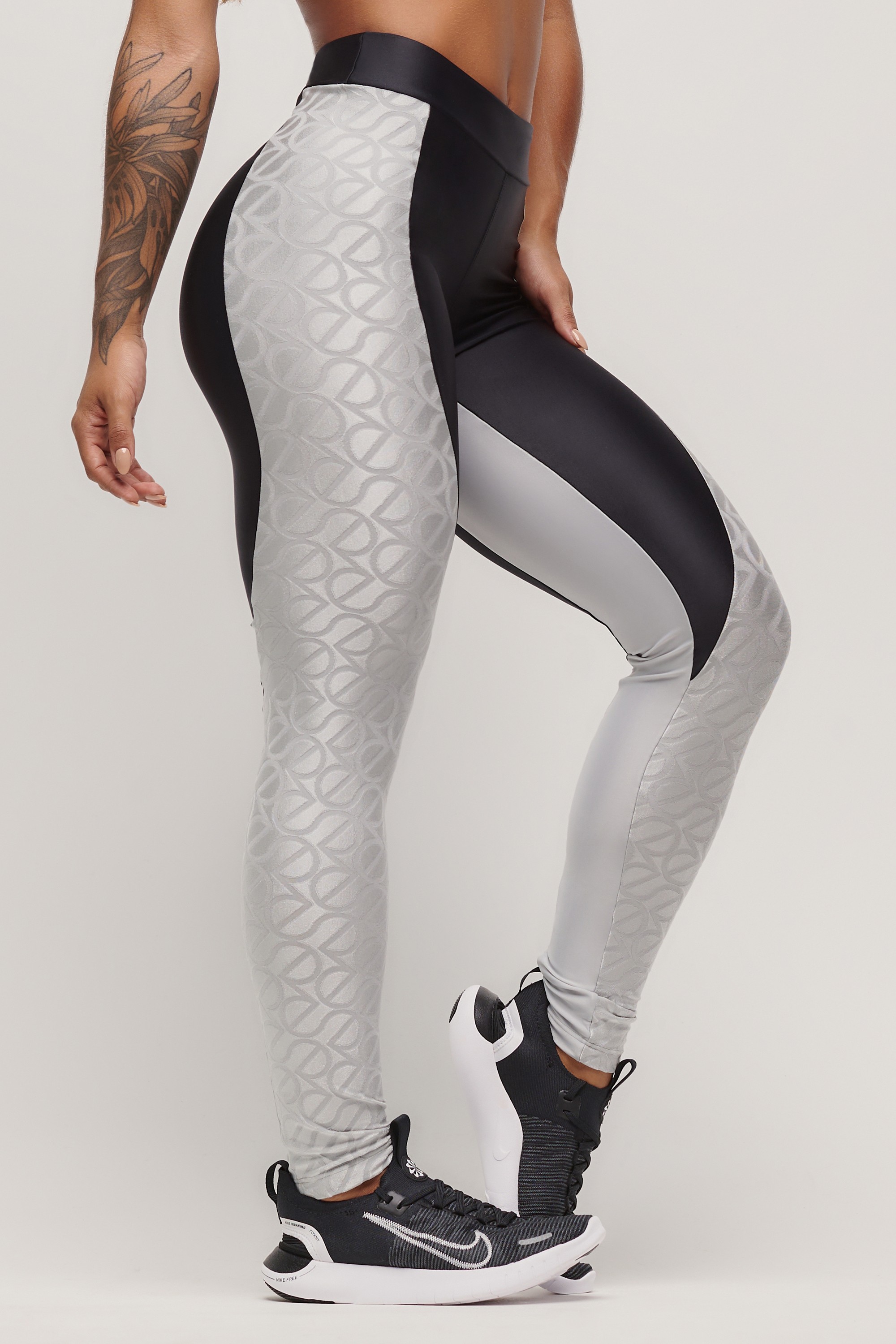 Calça Legging Preta e Cromo Interface