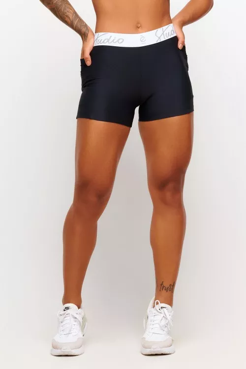 Short Preto com bolso Soft Light Coreo