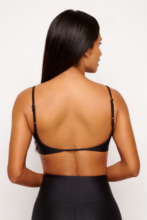 Top Black Fit com Decote Essence