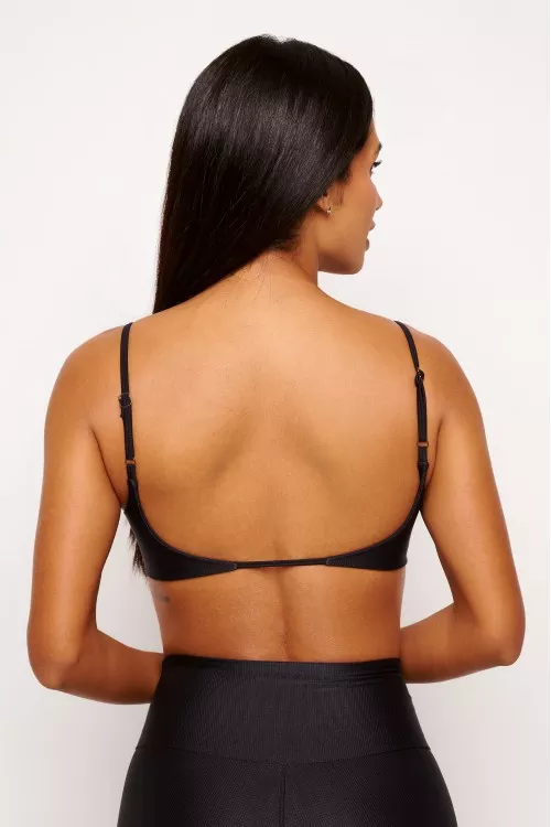 Top Black Fit com Decote Essence