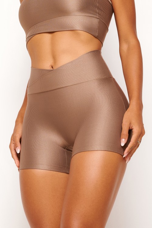 Short Castanho Transpassado Essence