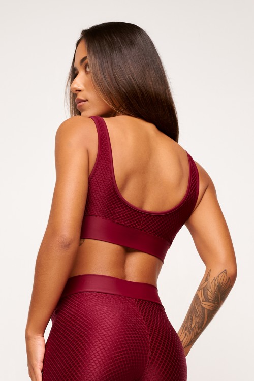Top Carmin com textura Dedication