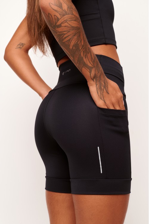 Bermuda com bolso Preta Pace