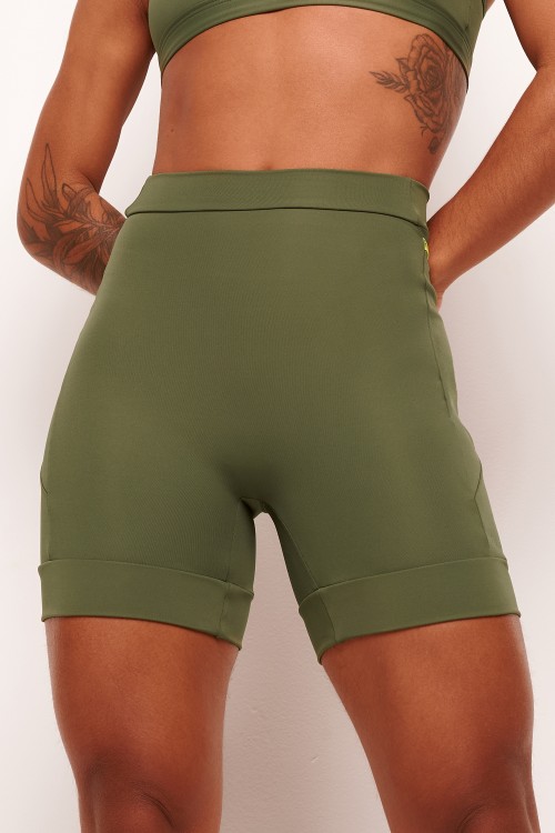 Short com bolso verde militar tempo