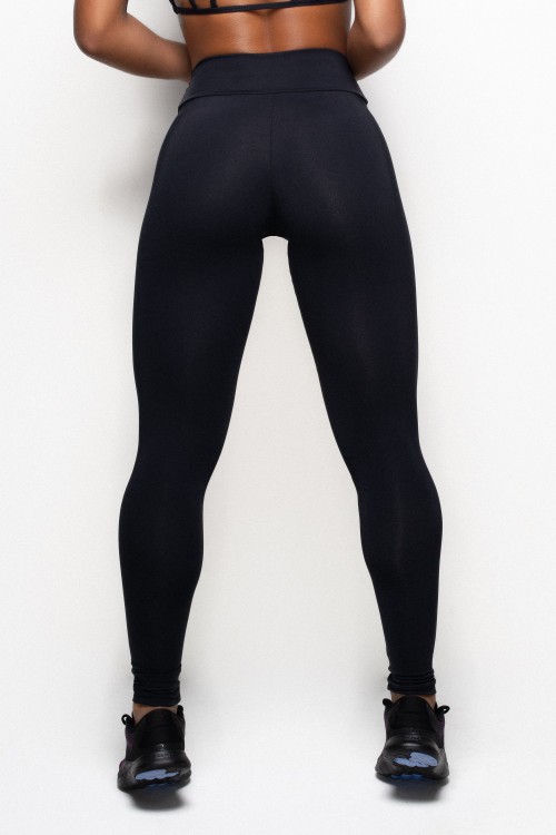Calça legging preta lisa em suplex de poliamida com cós em V