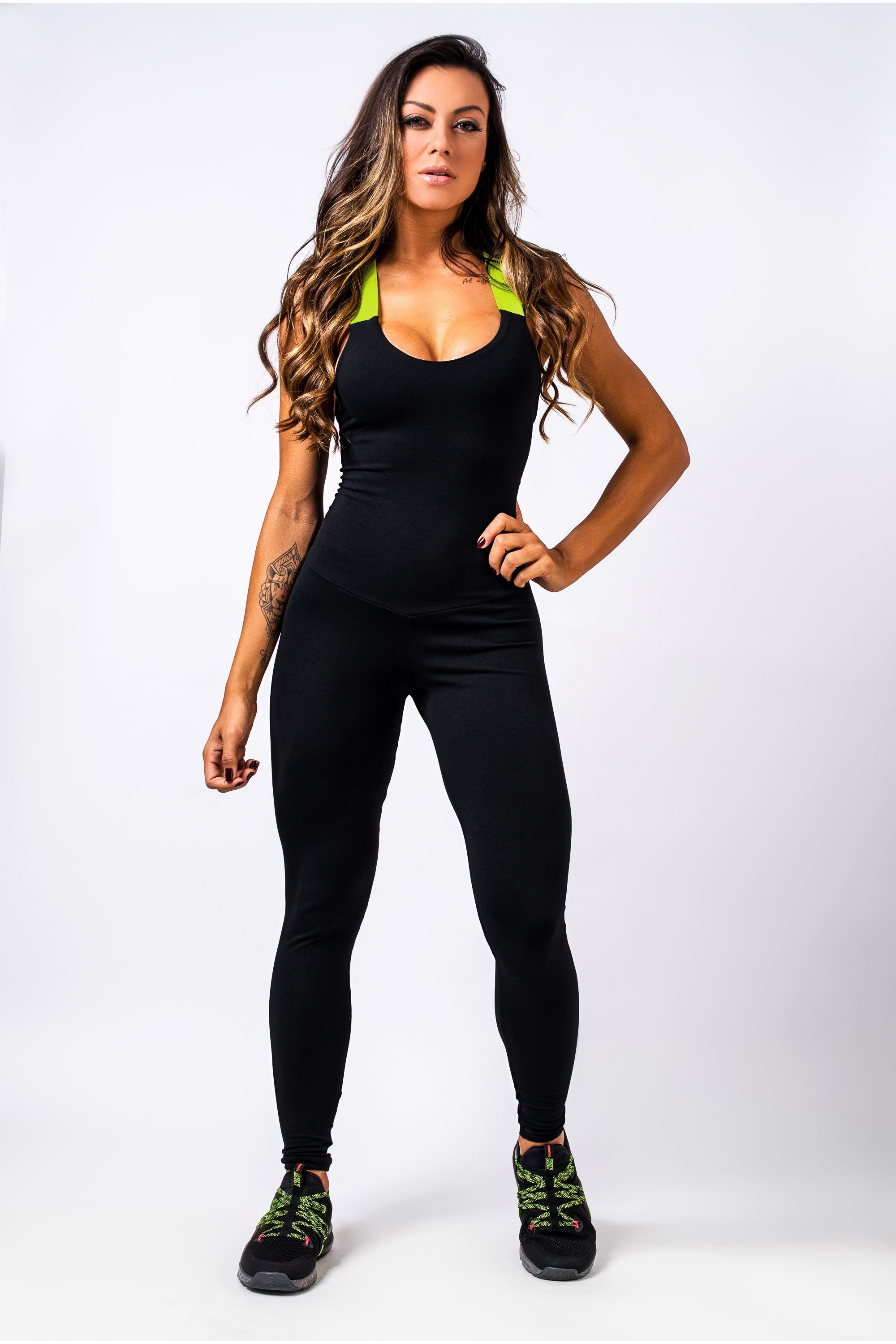 macacao fitness preto