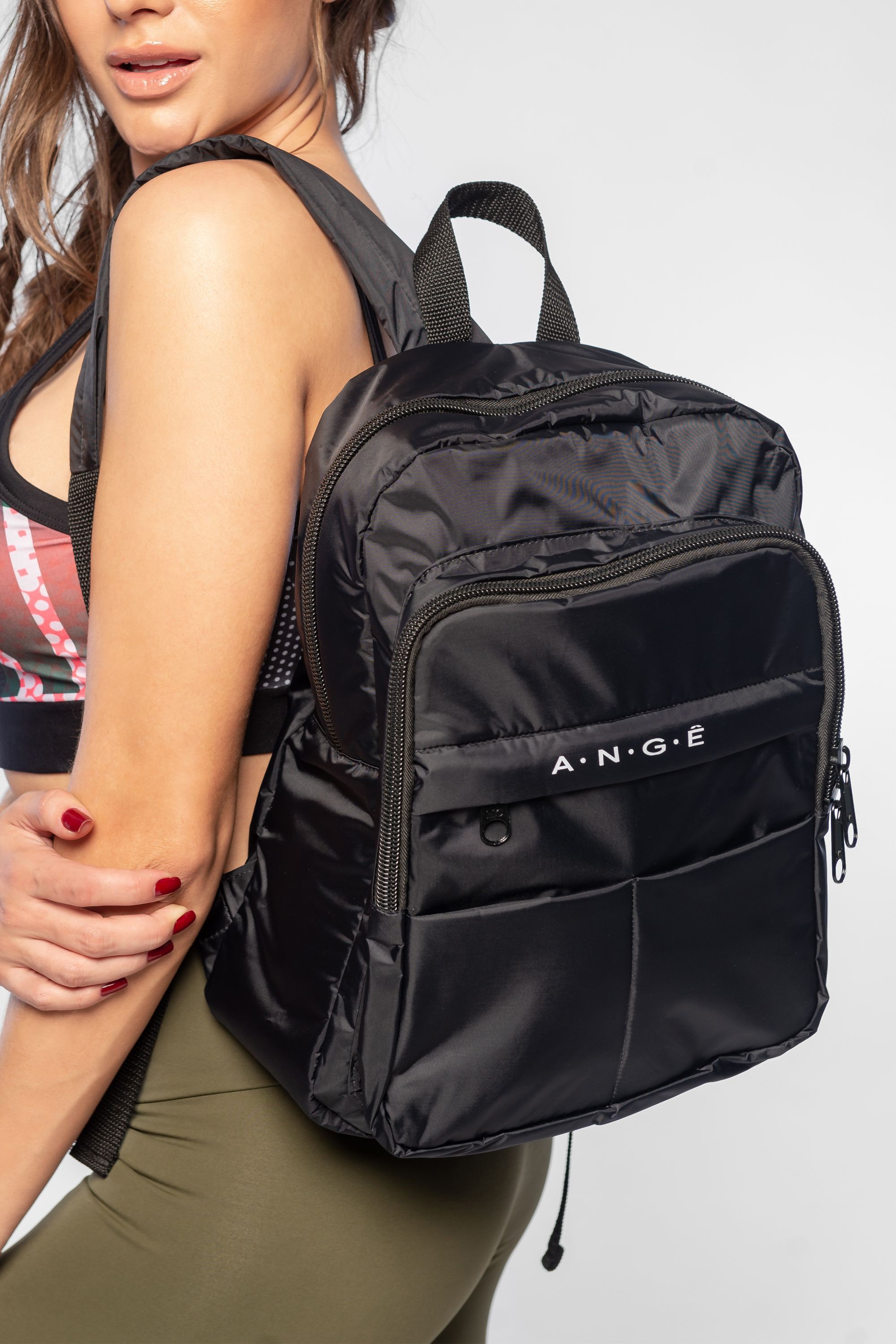 Mochila Fitness Feminina Preta com Bolsos