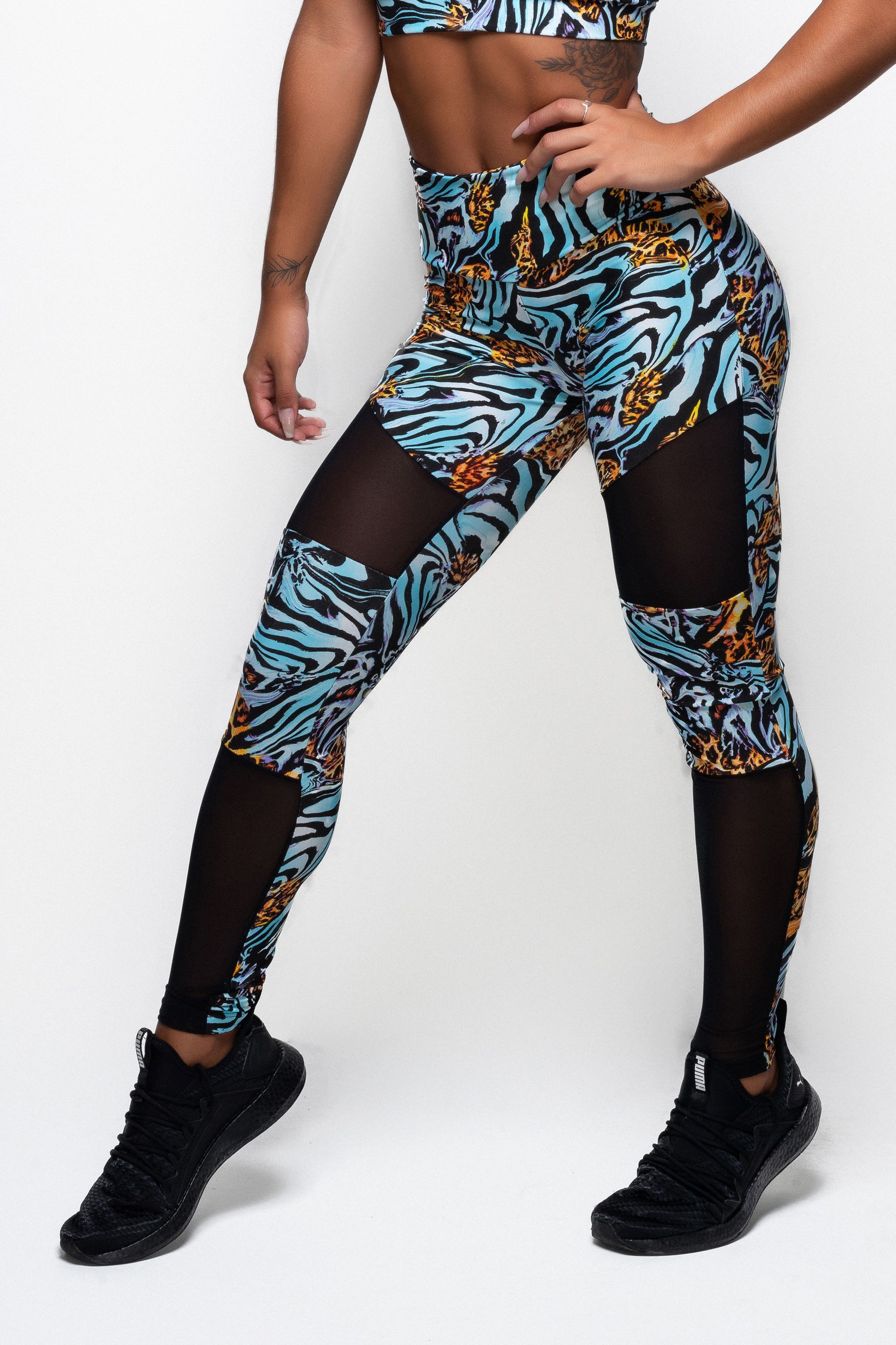 calça legging preta com tule