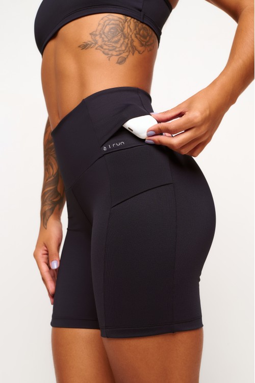 Bermuda Tech-Run Preta com bolso Pace your Race