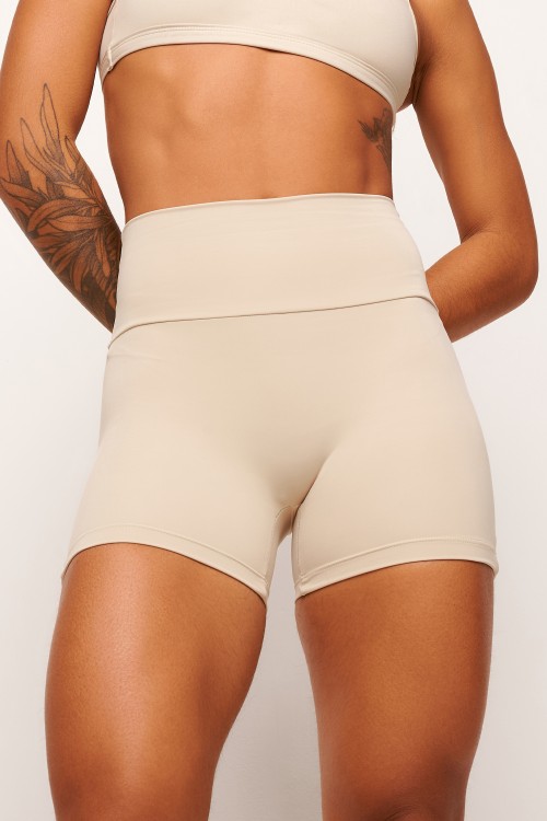 Short Areia sem costura frontal