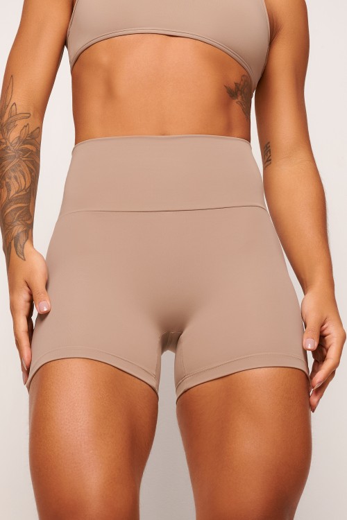 Short Marrom sem costura frontal