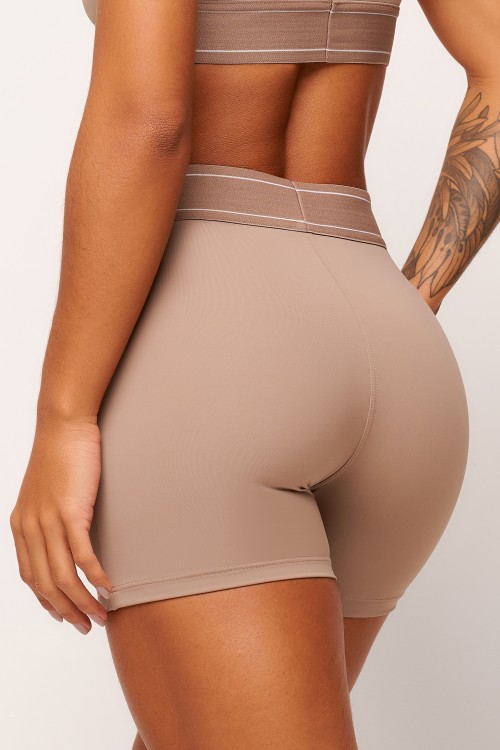 Short Marrom Flowing